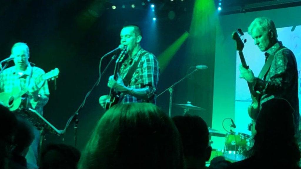 7 Chinese Bros – One Night of Classic REM